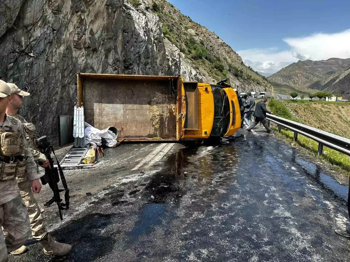 Hakkari-Van Karayolunda Trafik Kazası: 2 Yaralı