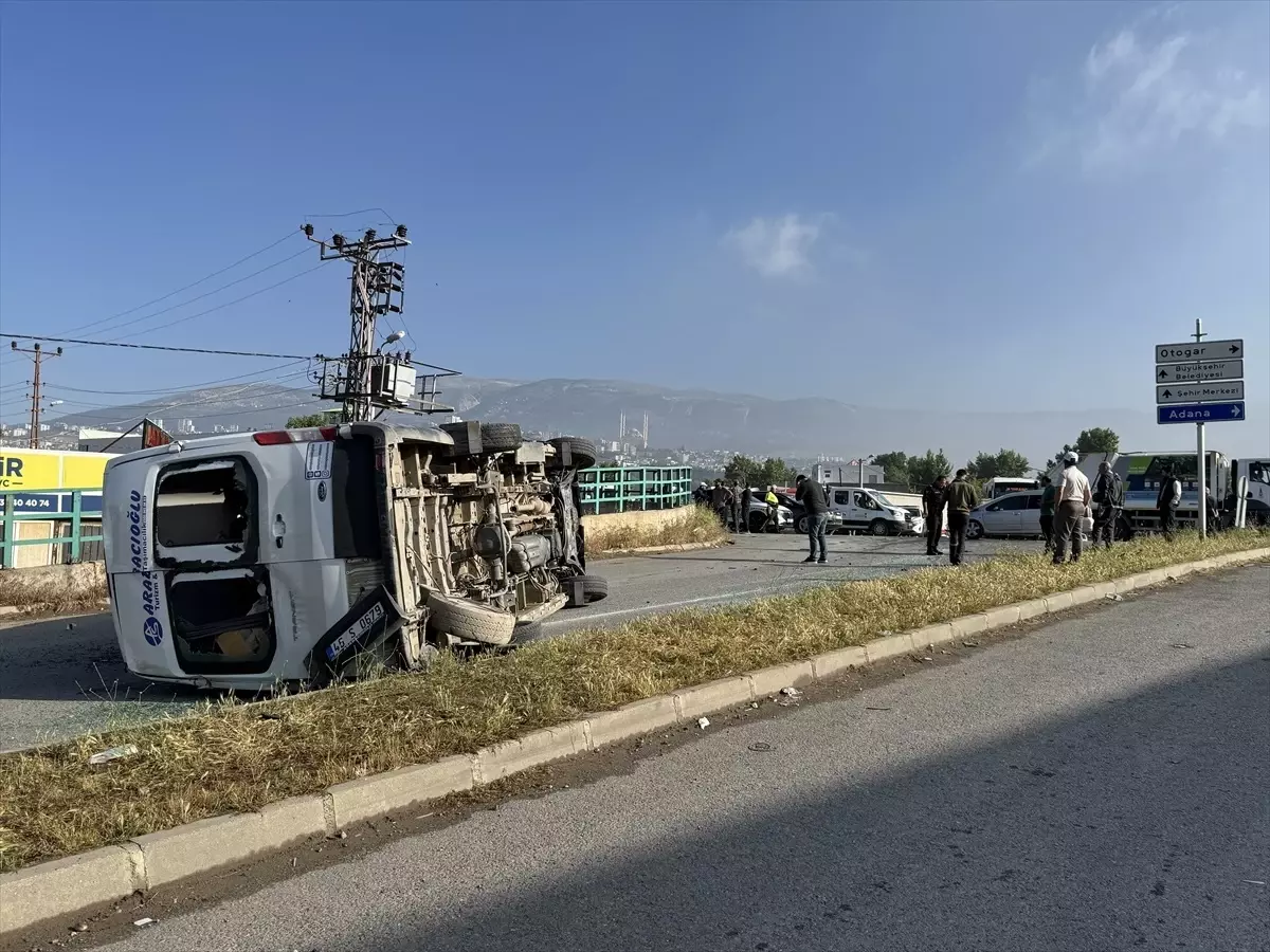 Kahramanmaraş'ta Trafik Kazası: 12 Yaralı