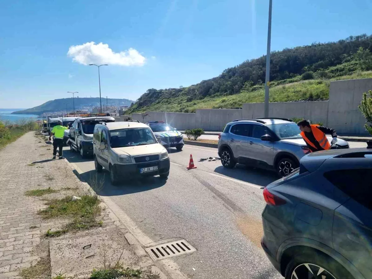 Sinop'ta Zincirleme Trafik Kazası: 2 Yaralı