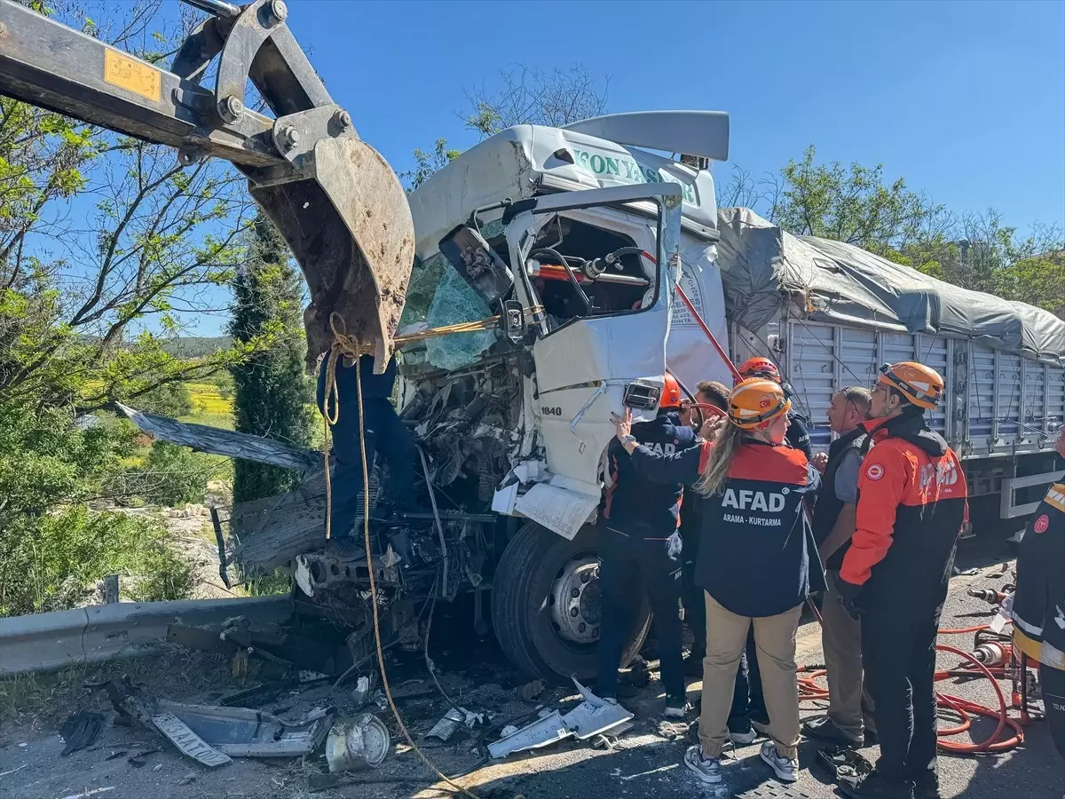 Uşak'ta Zincirleme Trafik Kazası: 1 Yaralı