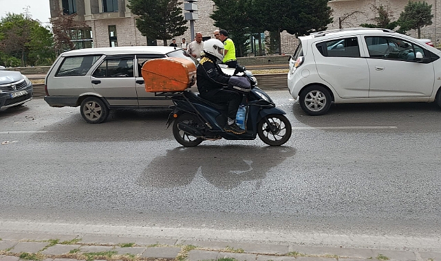 Çanakkale Atatürk Caddesi'nde zincirleme trafik kazası: 3 araç birbirine girdi