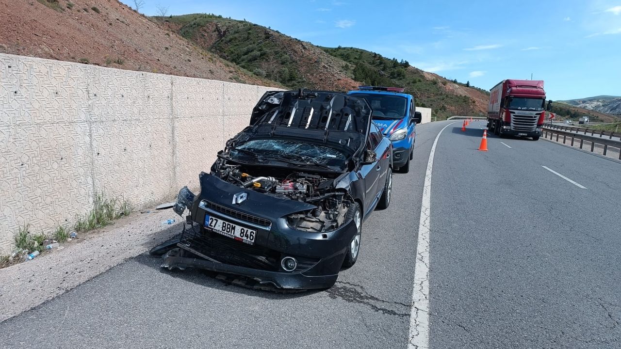 Sivas'taki trafik kazalarında 1'i çocuk 4 kişi yaralandı