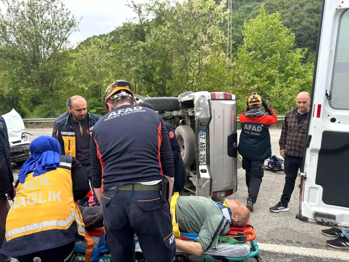 Zonguldak'ta Trafik Kazası: İki Sürücü Hafif Yaralandı
