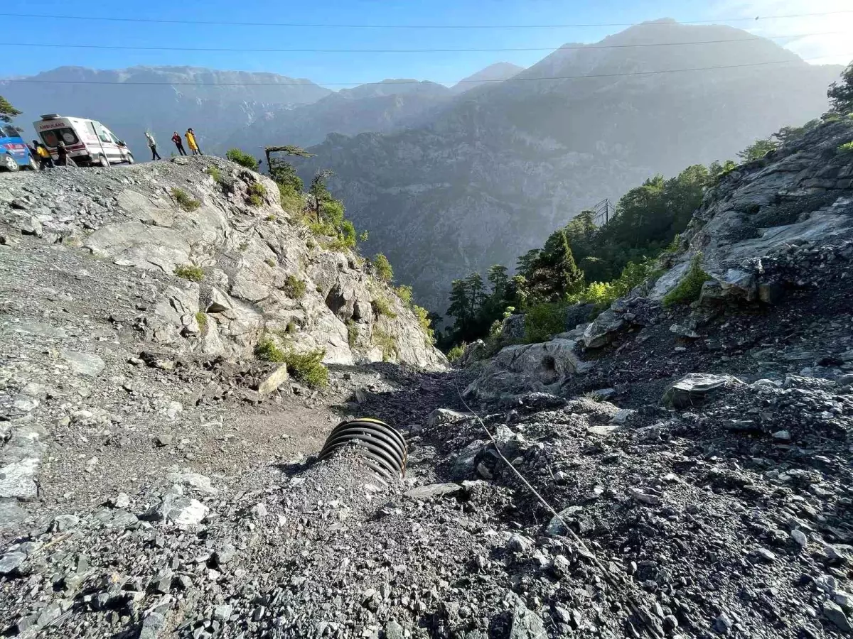 Alanya'da Trafik Kazası: Sürücü Hayatını Kaybetti, Yolcu Ağır Yaralı