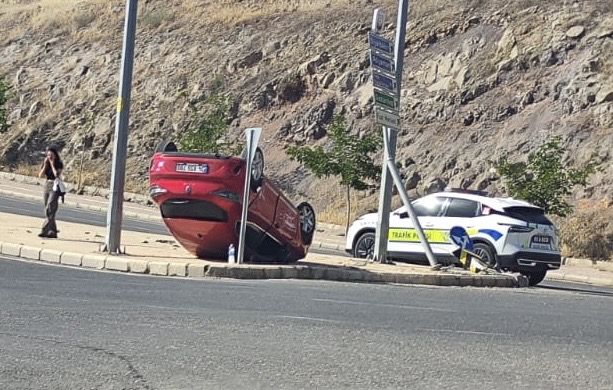 Karaköprü’de Trafik Kazası: Araç Takla Attı!