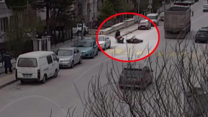 Kaza böyle geldi! Dönüş yapmak isteyen motosikletli...