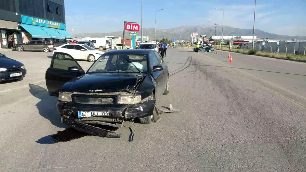 Malatya'da Trafik Kazası: Yaralı ve Kaçan Sürücü