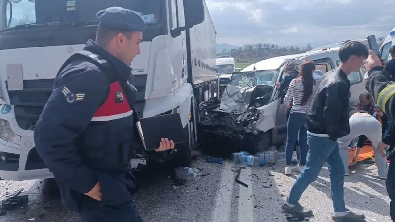Kütahya'da Trafik Kazası: 5 Yaralı