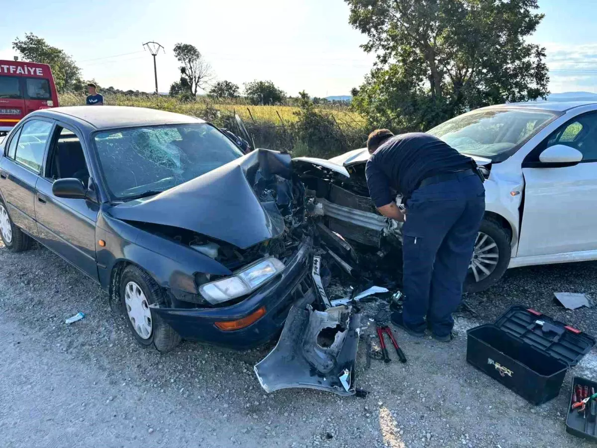 Balıkesir'de Kafa Kafaya Trafik Kazası