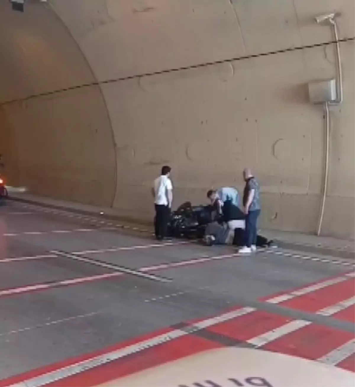 Kasımpaşa-Hasköy Tüneli'nde Trafik Kazası: Motosiklet Sürücüsü Yaralandı