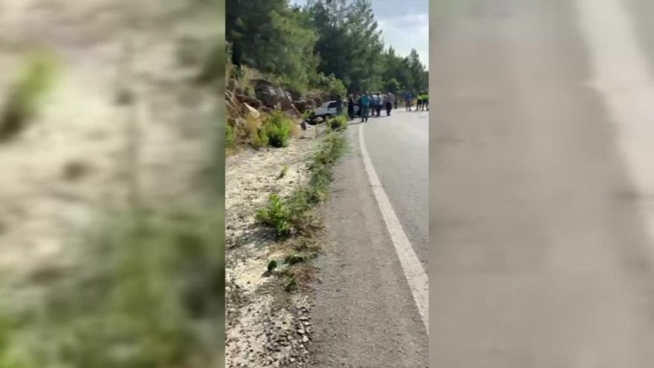 Alanya'da Trafik Kazası! İki Otomobil Çarpıştı: 3 Yaralı