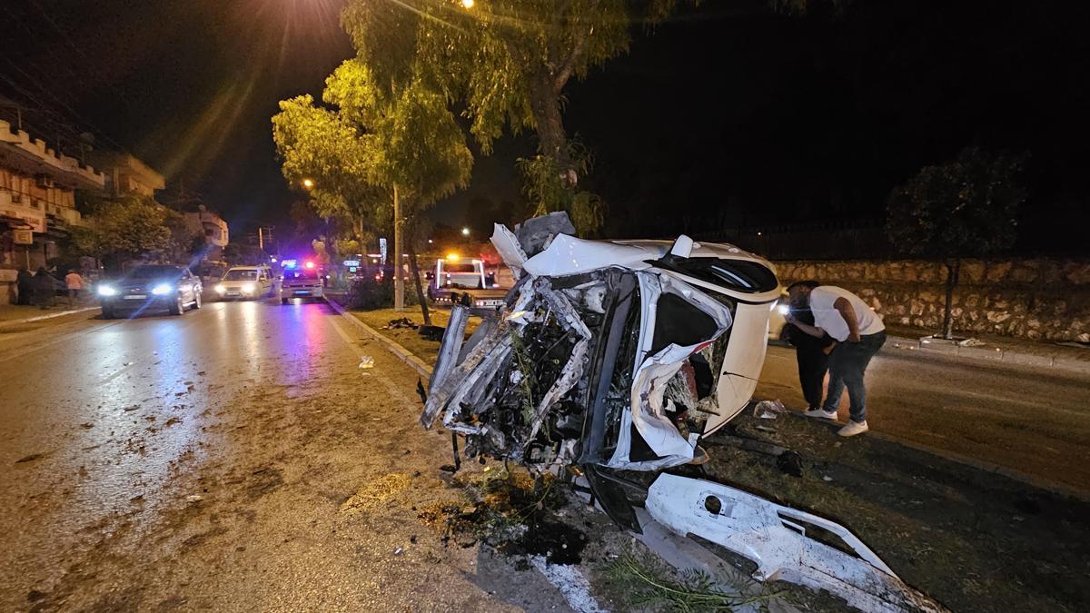 Adana'da Trafik Kazası: Otomobil Taksiye Çarptı, 5 Yaralı
