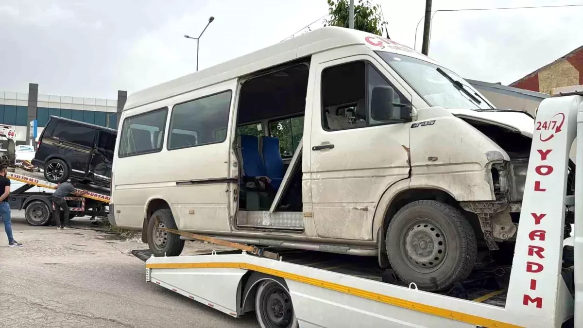 Afyonkarahisar'da Trafik Kazası: 9 Yaralı