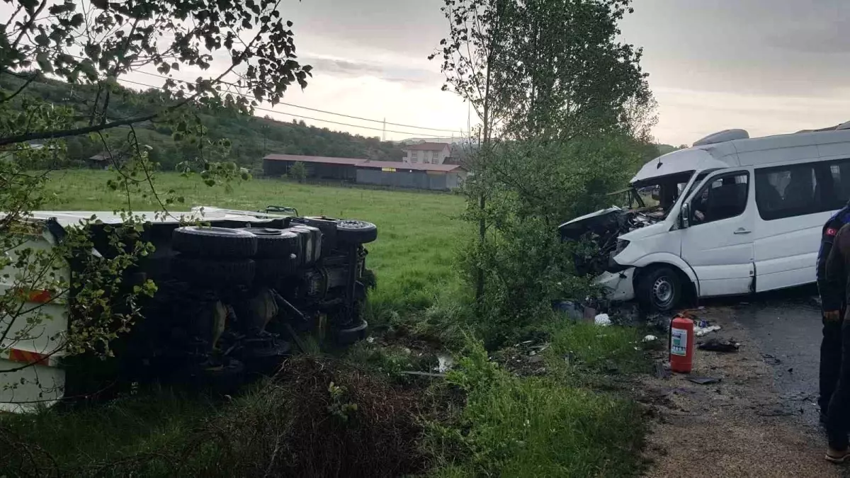 Karabük'te Zincirleme Trafik Kazası: 9 Yaralı, 1'i Ağır