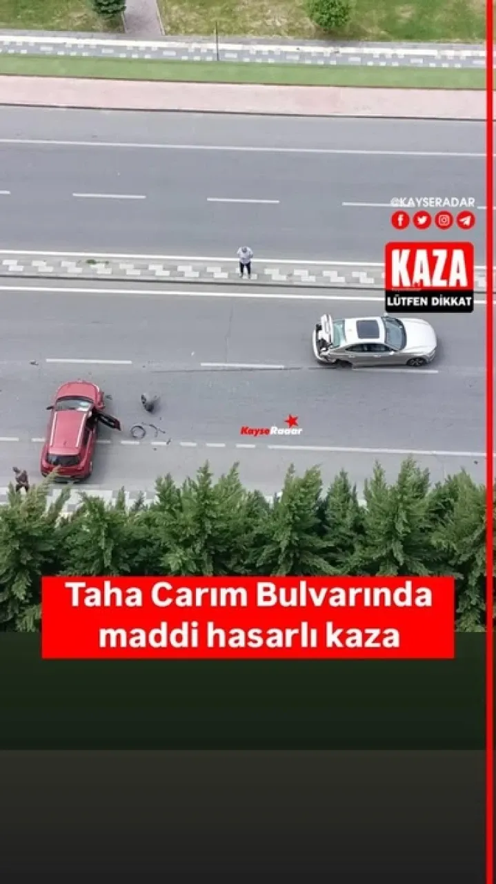 Taha Carım Bulvarında maddi hasarlı trafik kazası meydana geldi