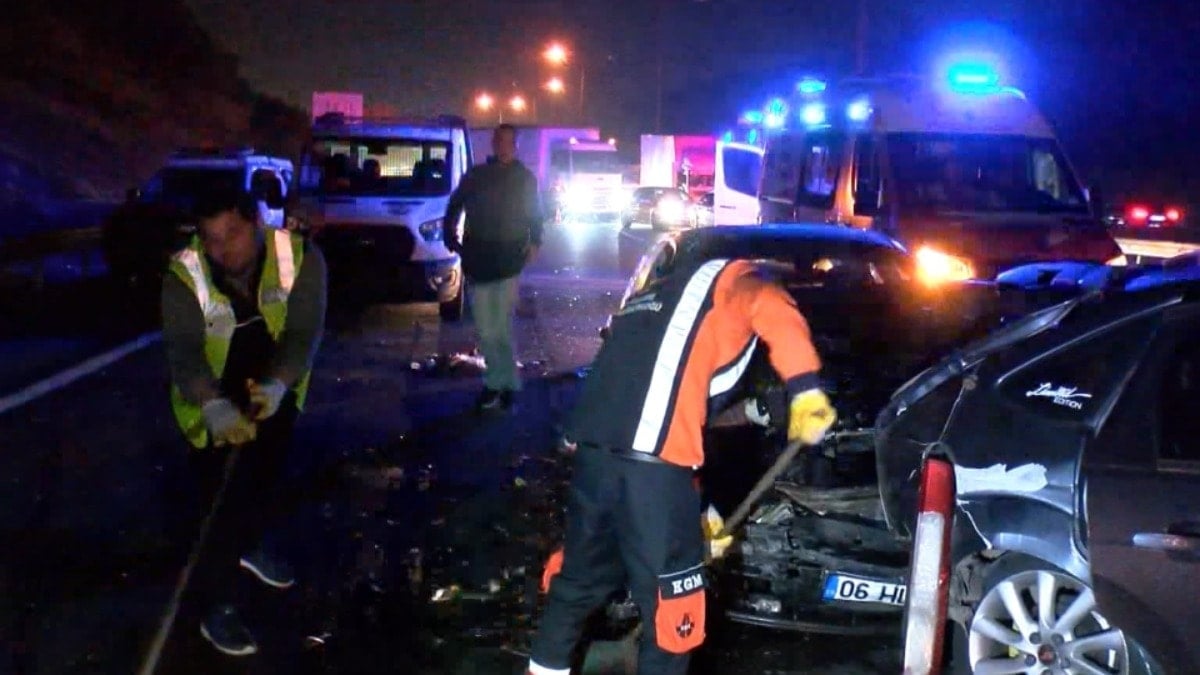 TEM'de zincirleme kaza: 5 araç birbirine girdi yaralılar var
