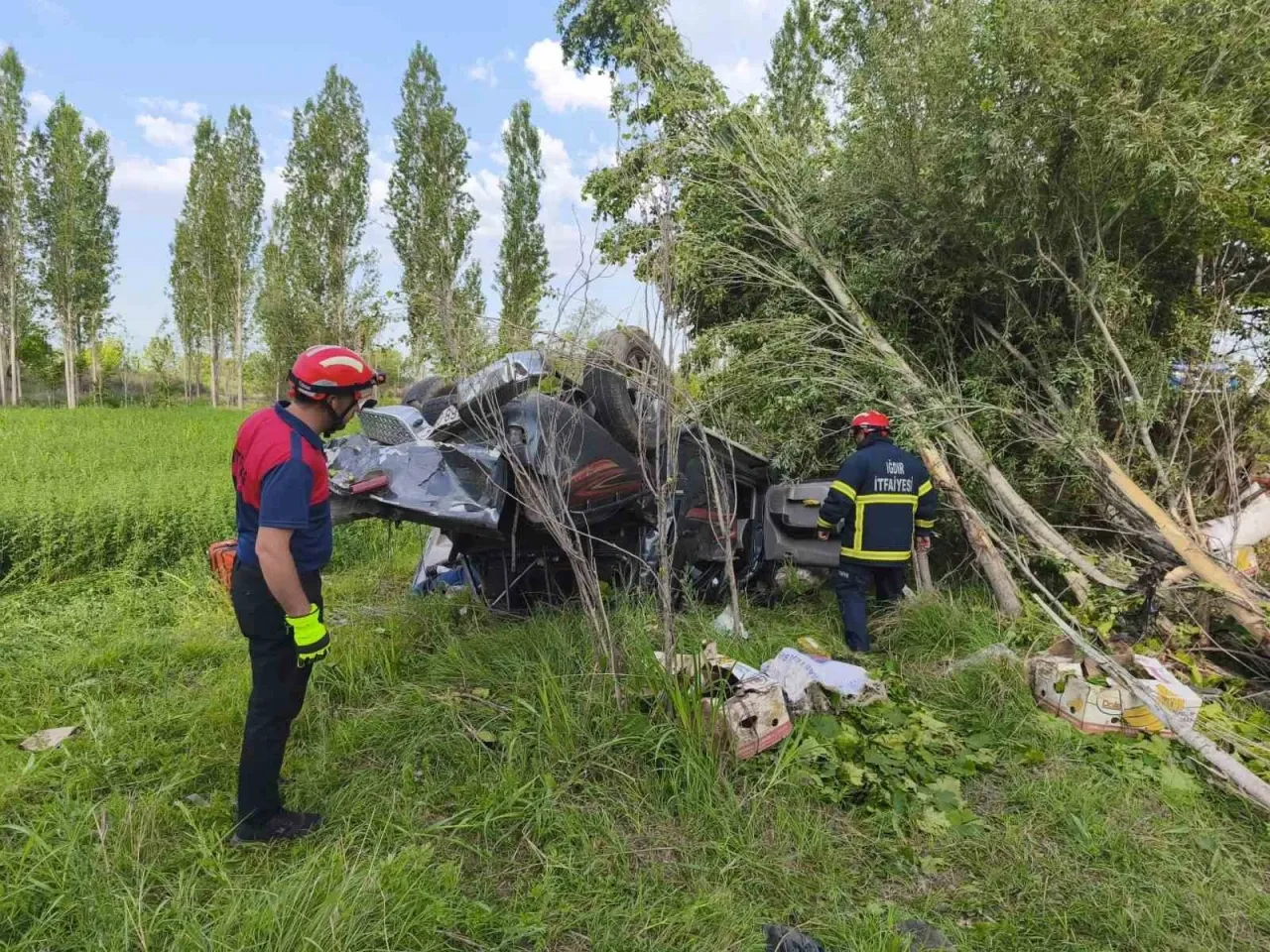 Trafik kazası: Azerbaycan plakalı araç takla attı, 1’i ölü 4 yaralı