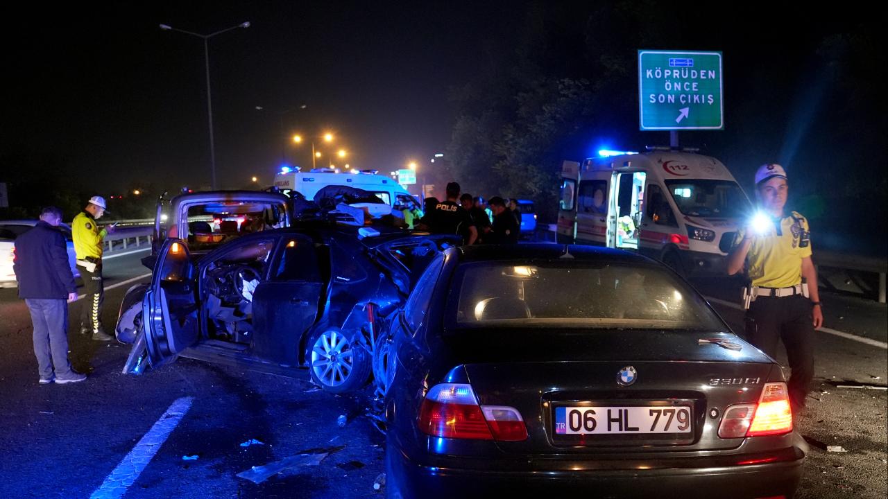 Beykoz'da ardışık kaza: 7 kişi yaralandı.