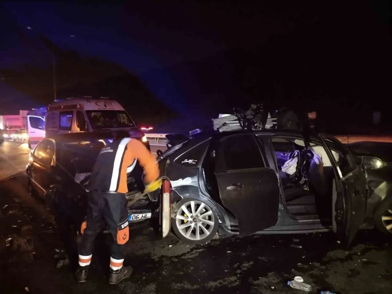 Beykoz'da beş aracın karıştığı zincirleme trafik kazasında yedi kişi yaralandı.