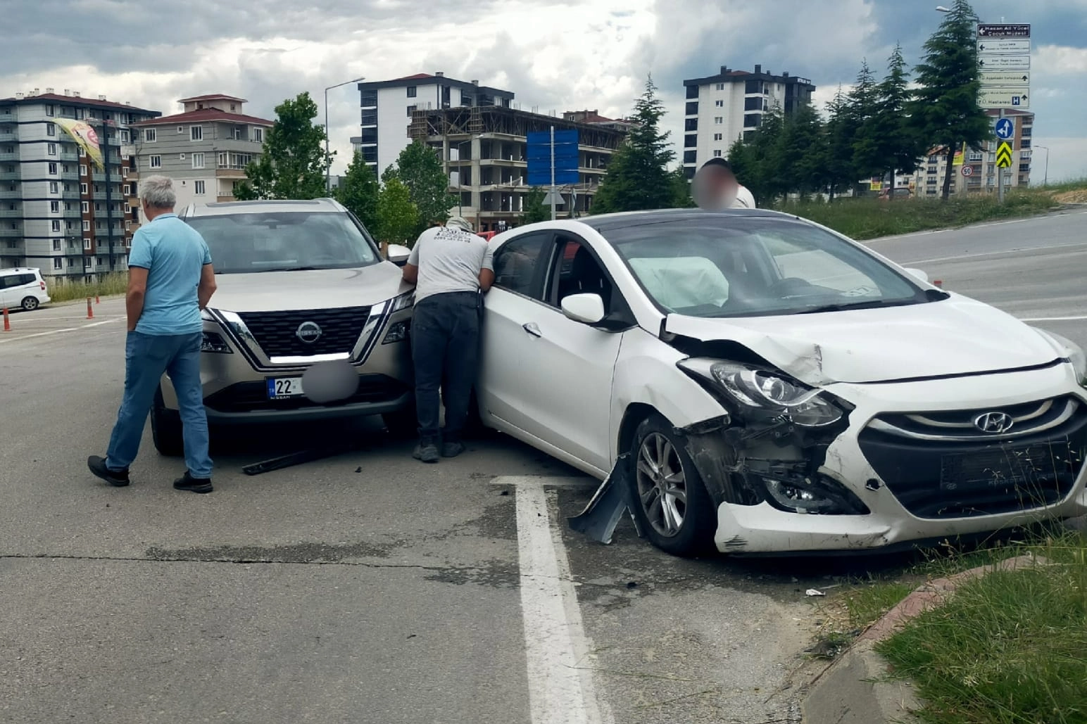 Edirne'de bir kez daha kavşak kazası: 1 kişi yaralandı.