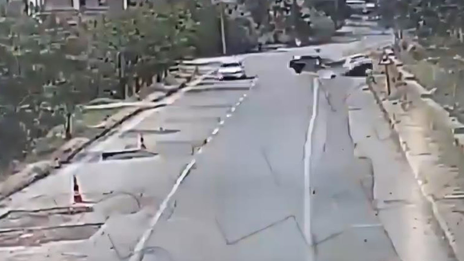 Korkunç kaza görüntülendi: 2 kişi hayatını kaybetti.