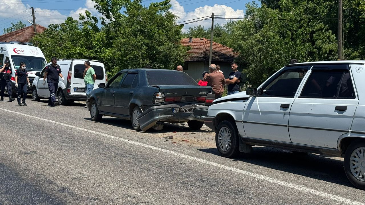 Kozcağız Yolu'nda Ardı Ardına Meydana Gelen Kaza