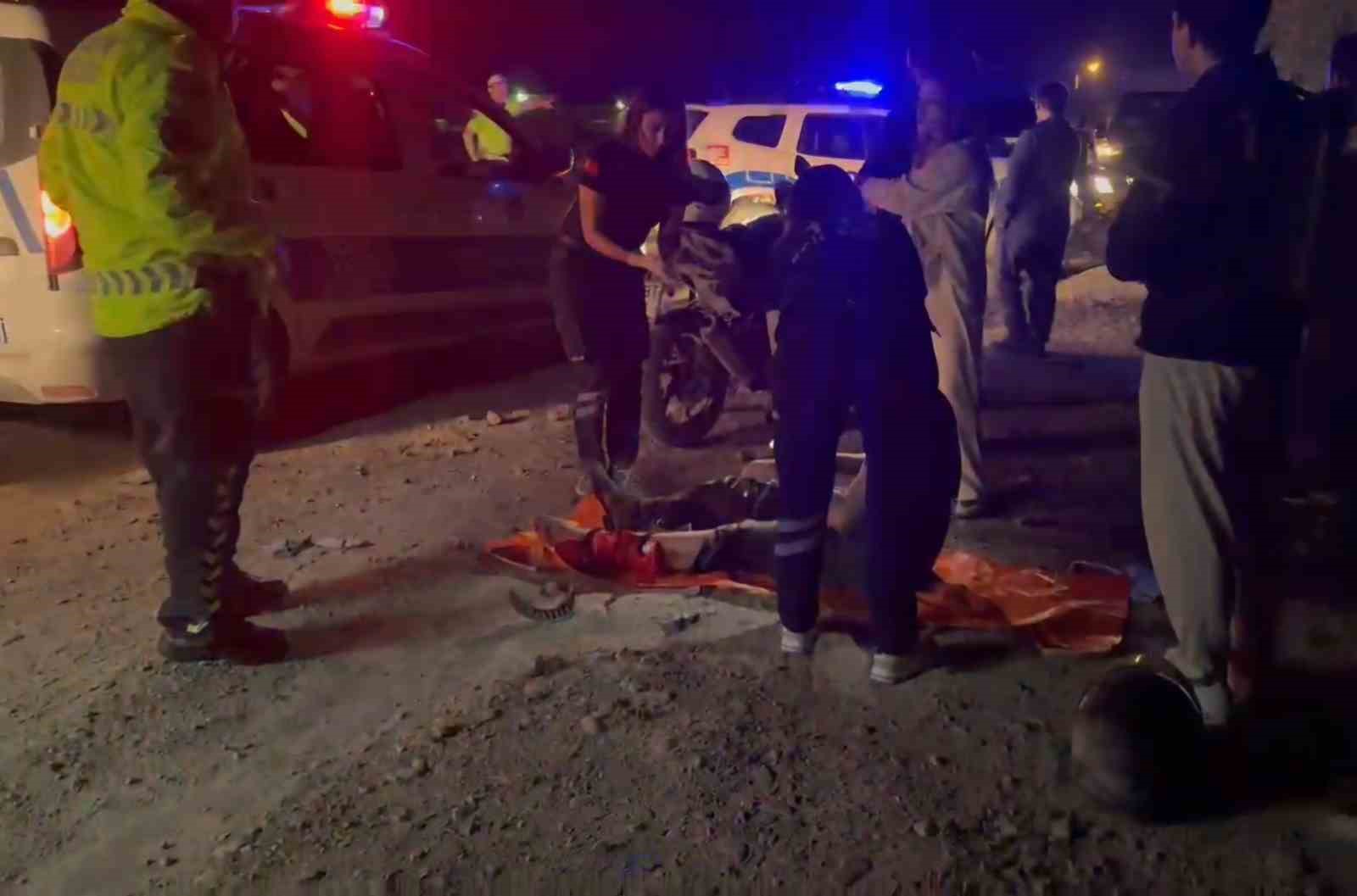 Motor kaza yapan sürücüsü 50 metre sürüklendi.