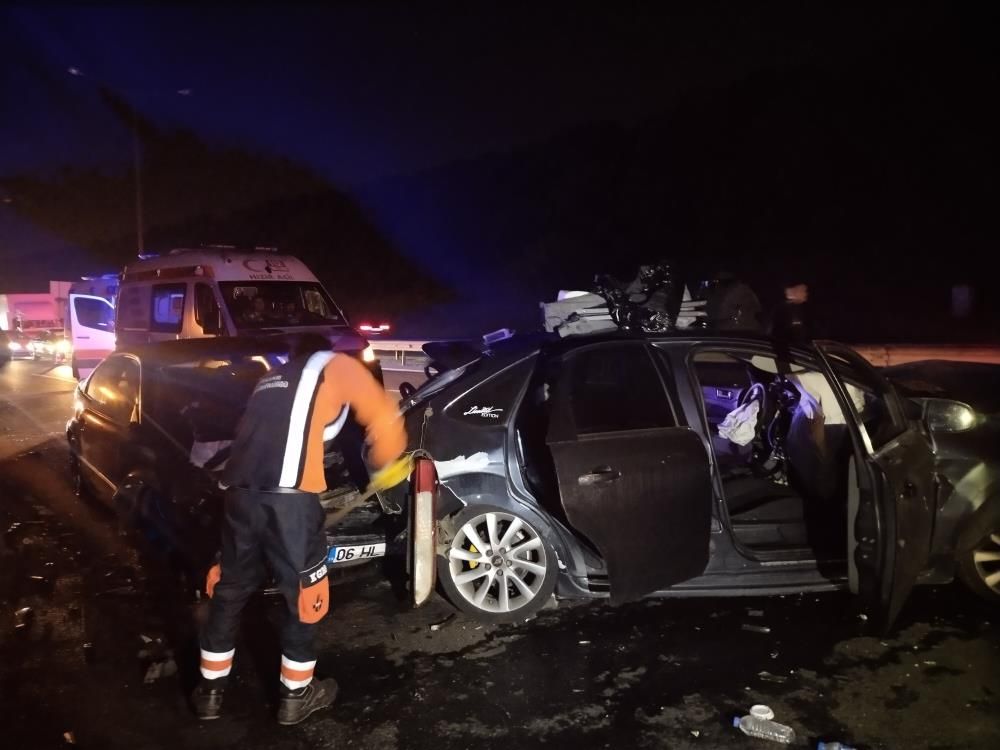 Zincirleme kaza sonucu 5 araçta bulunan 7 kişi yaralandı.