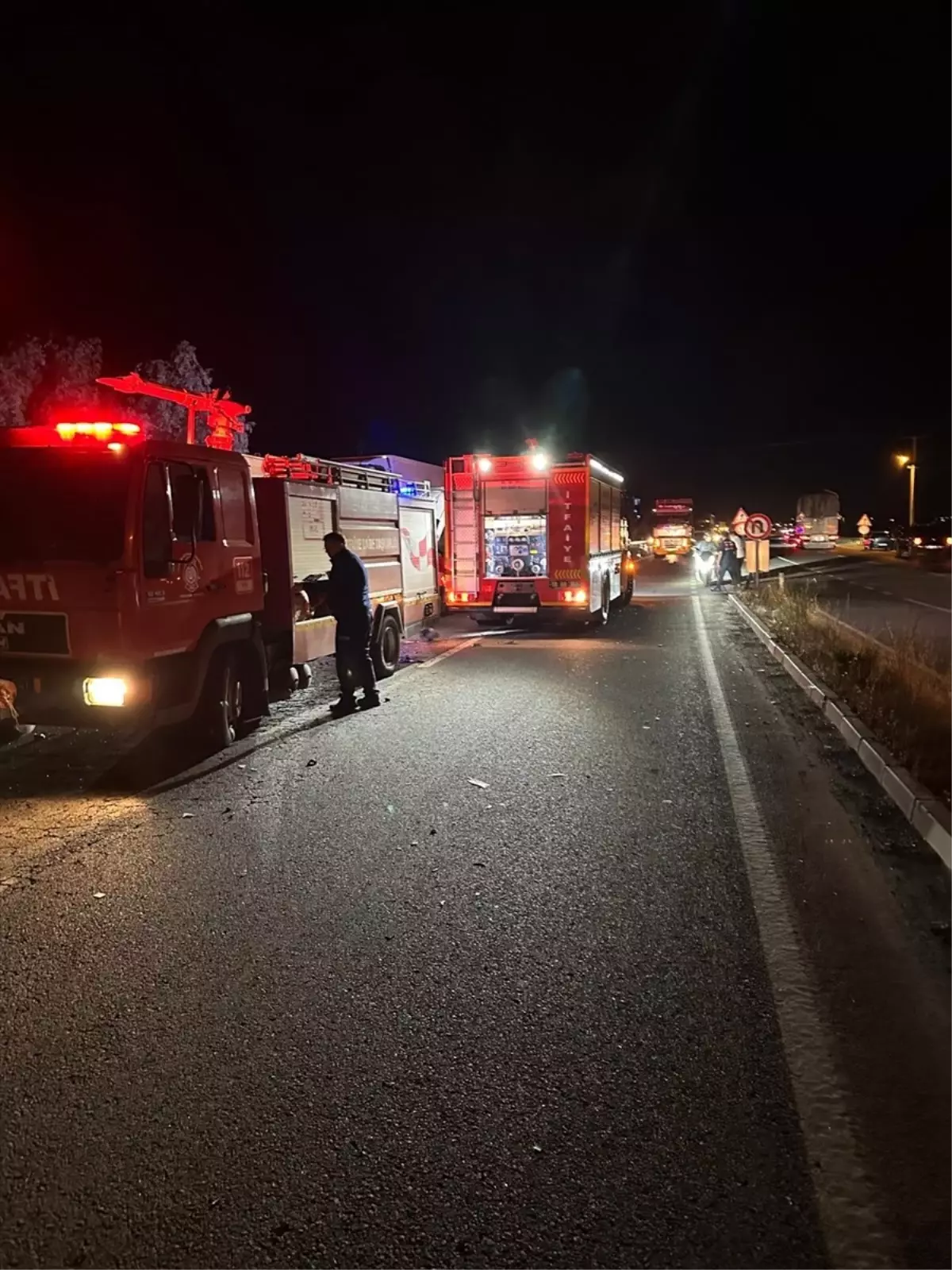 Ayvalık'ta sıralı araç kazası: 5 kişi yaralı