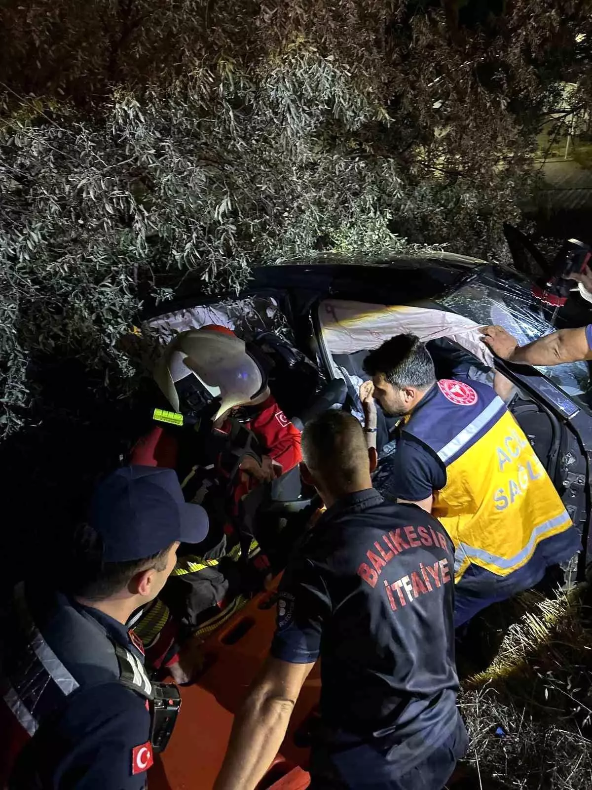 Ayvalık'ta Zincirleme Kaza Sonucu 5 Kişi Yaralandı
