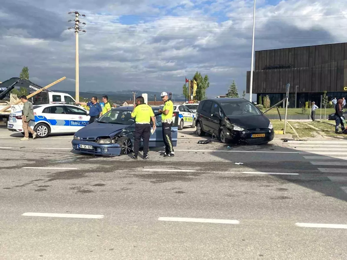 Çorum'da Kaza: 3 Kişi Yaralandı