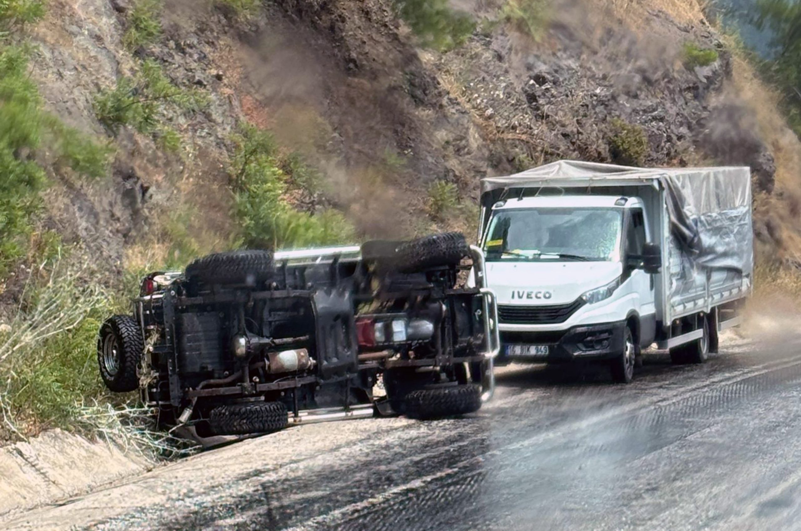 Marmaris ve Datça arasındaki kara yolunda trafik kazasında iki kişi yaralandı.