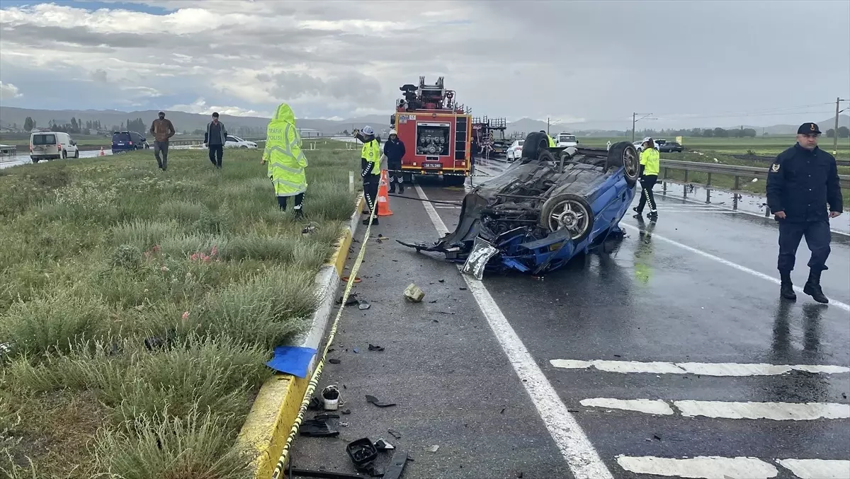 Sivas'ta trafik kazasında 1 kişi hayatını kaybetti, 4 kişi yaralandı.