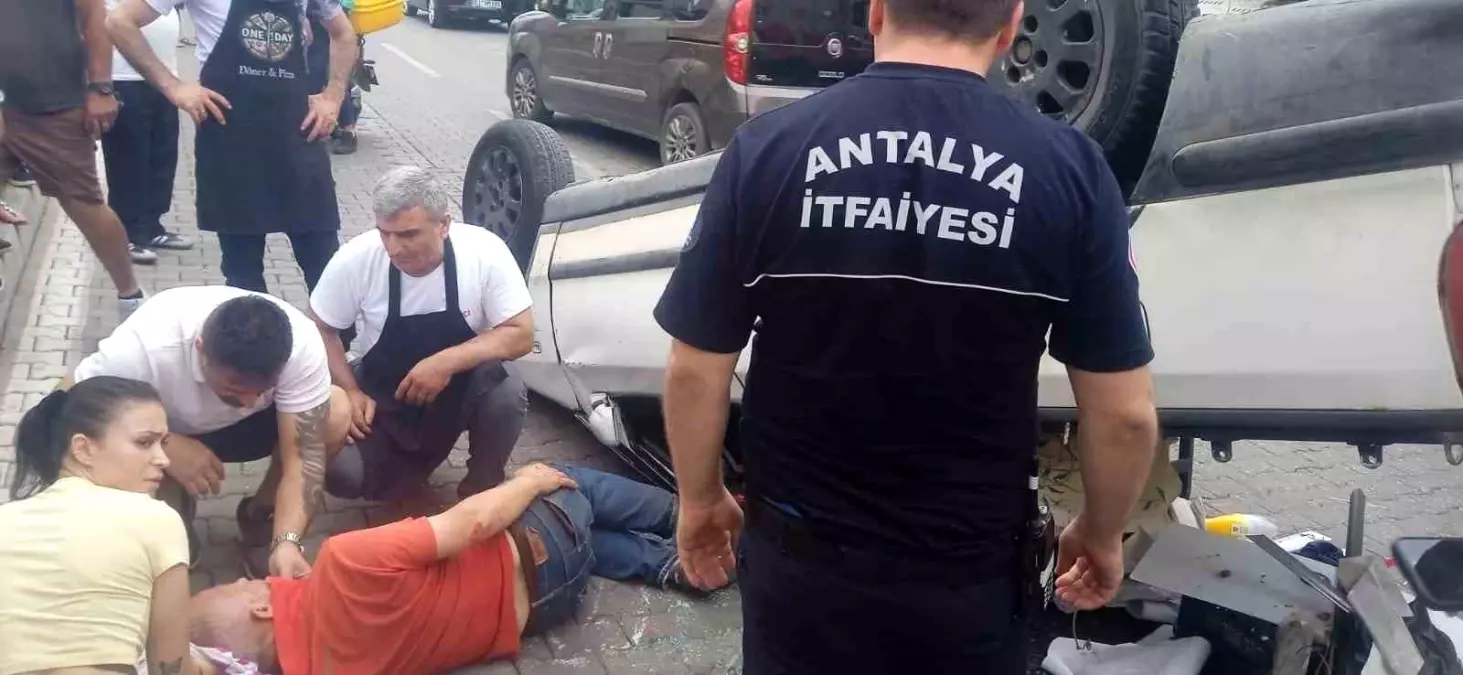 Alanya'da Trafik Kazası: Kamyonet Devrildi