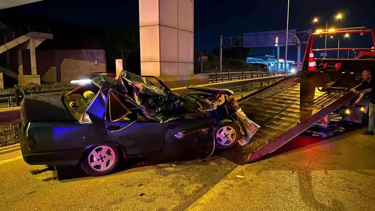 Bursa'da Otomobil Tır'a Çarptı, Sürücü Yaralandı