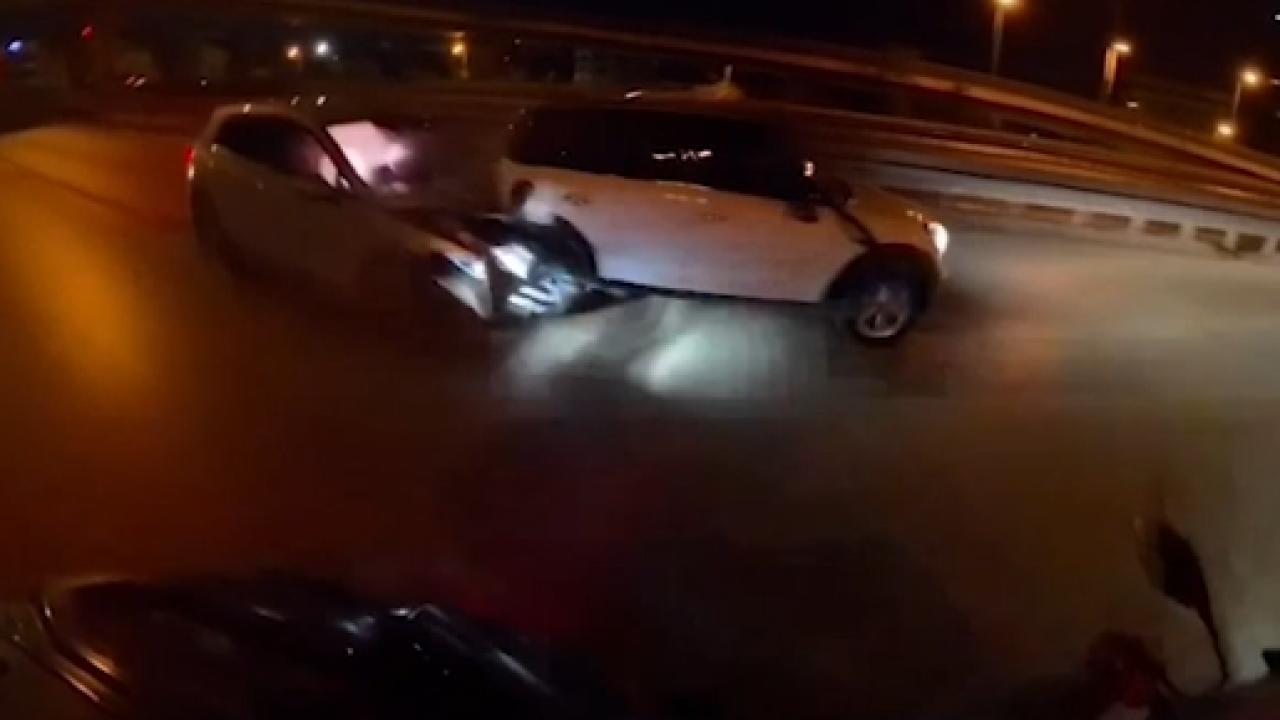 Kadıköy'de meydana gelen trafik kazası güvenlik kamerasında görüntülendi.