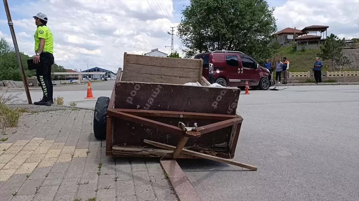 Trafik Kazası Şarkışla'da: 7 Kişi Yaralandı