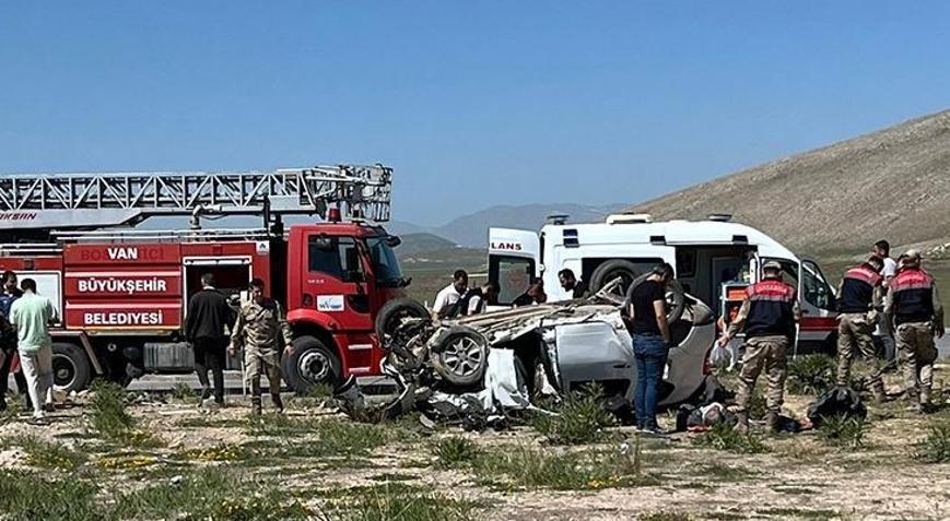 Van’da meydana gelen kazada 4 kişi öldü, 2 kişi de yaralandı.