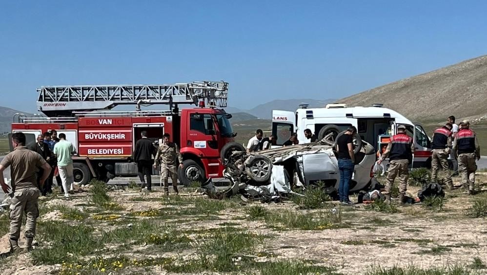 Van'da trajik kazada 4 kişi hayatını kaybetti, 2 kişi ise yaralandı.