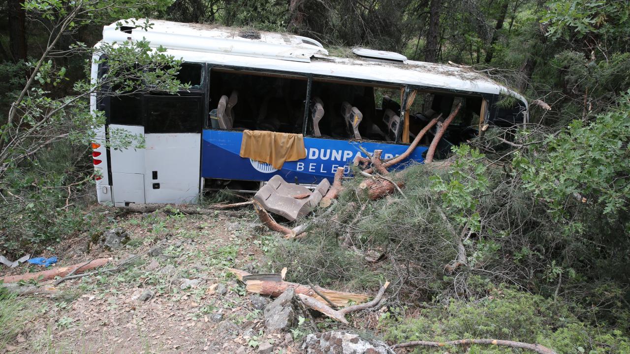 28 kişi yaralandı: Eskişehir'de minibüs kaza yaptı