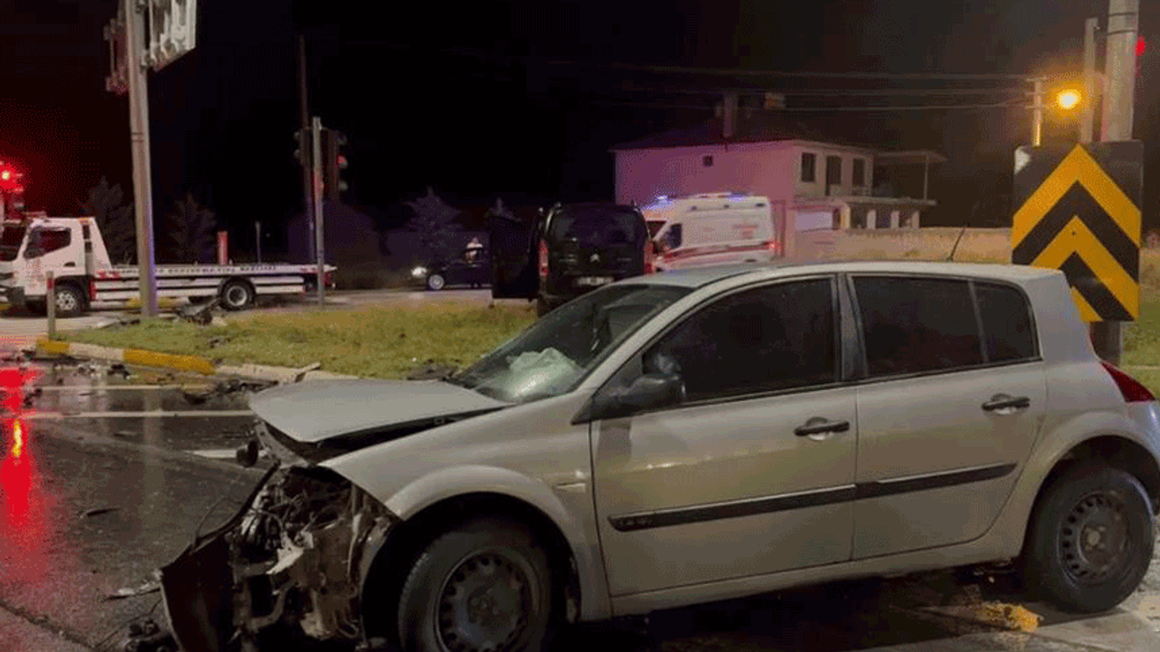 Afyon'da trafik kazasında 6 kişi yaralandı.