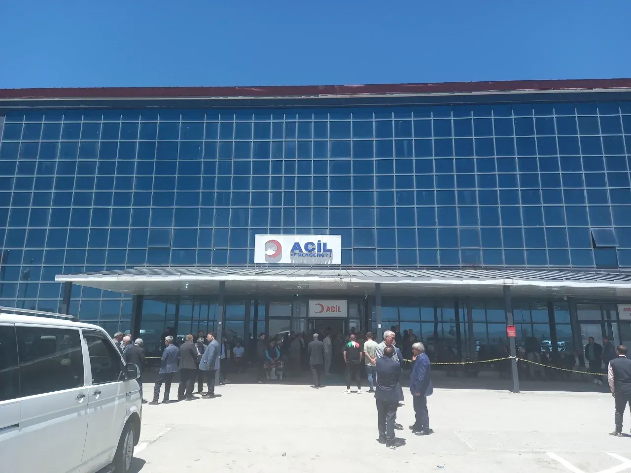 Çaldıran'da trafik kazasında 4 kişi hayatını kaybetti, 2 kişi yaralandı.