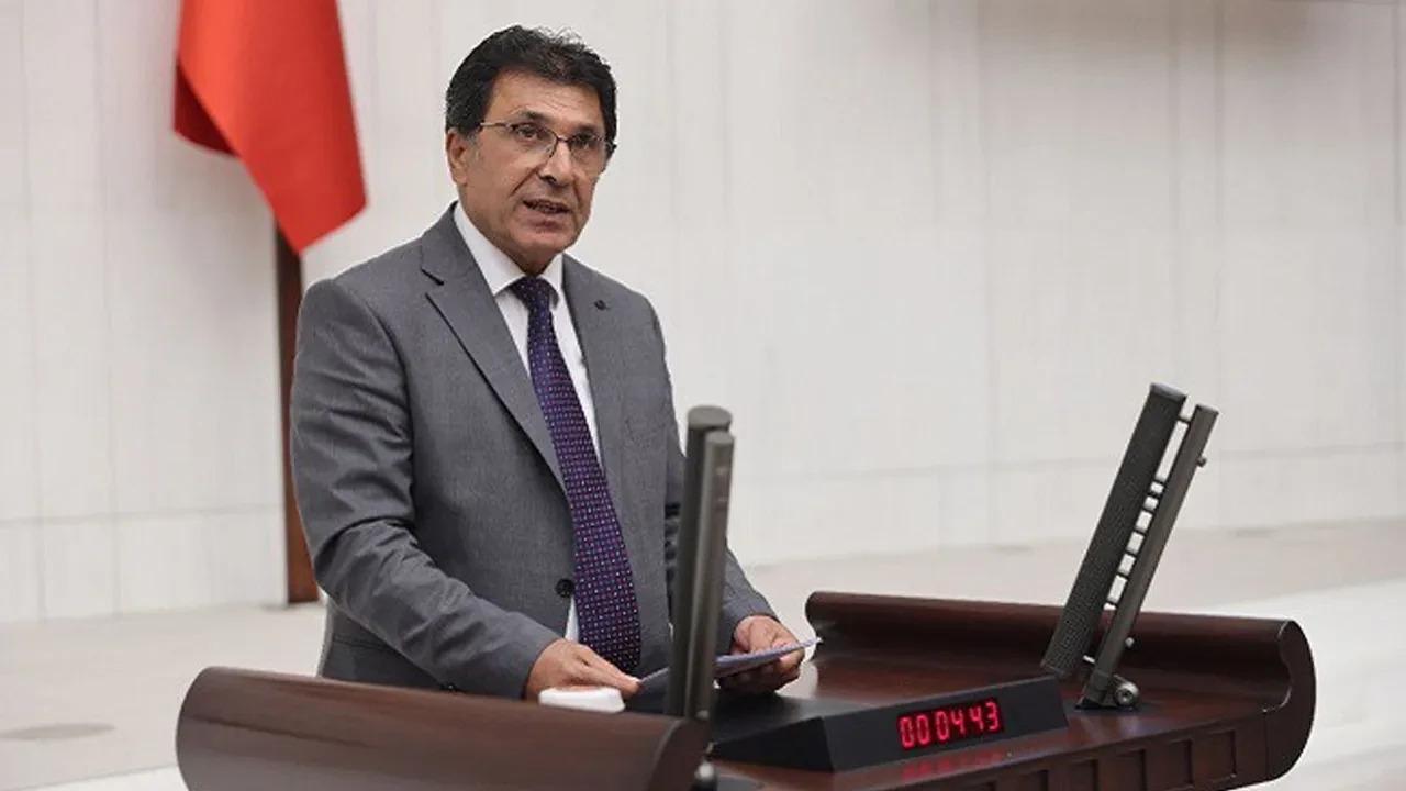 DEM Parti milletvekili Mahmut Dindar trafik kazasına karıştı.