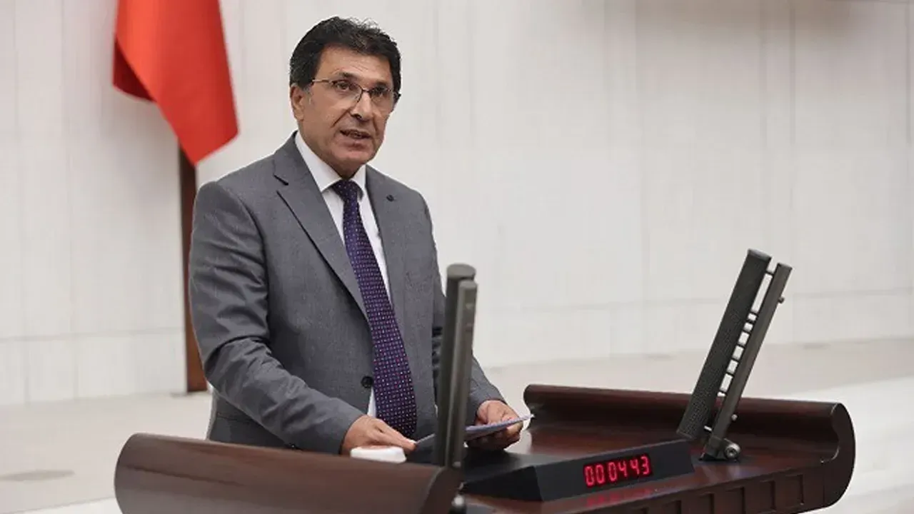 DEMPartili Milletvekili Mahmut Dindar trafik kazasına karıştı.