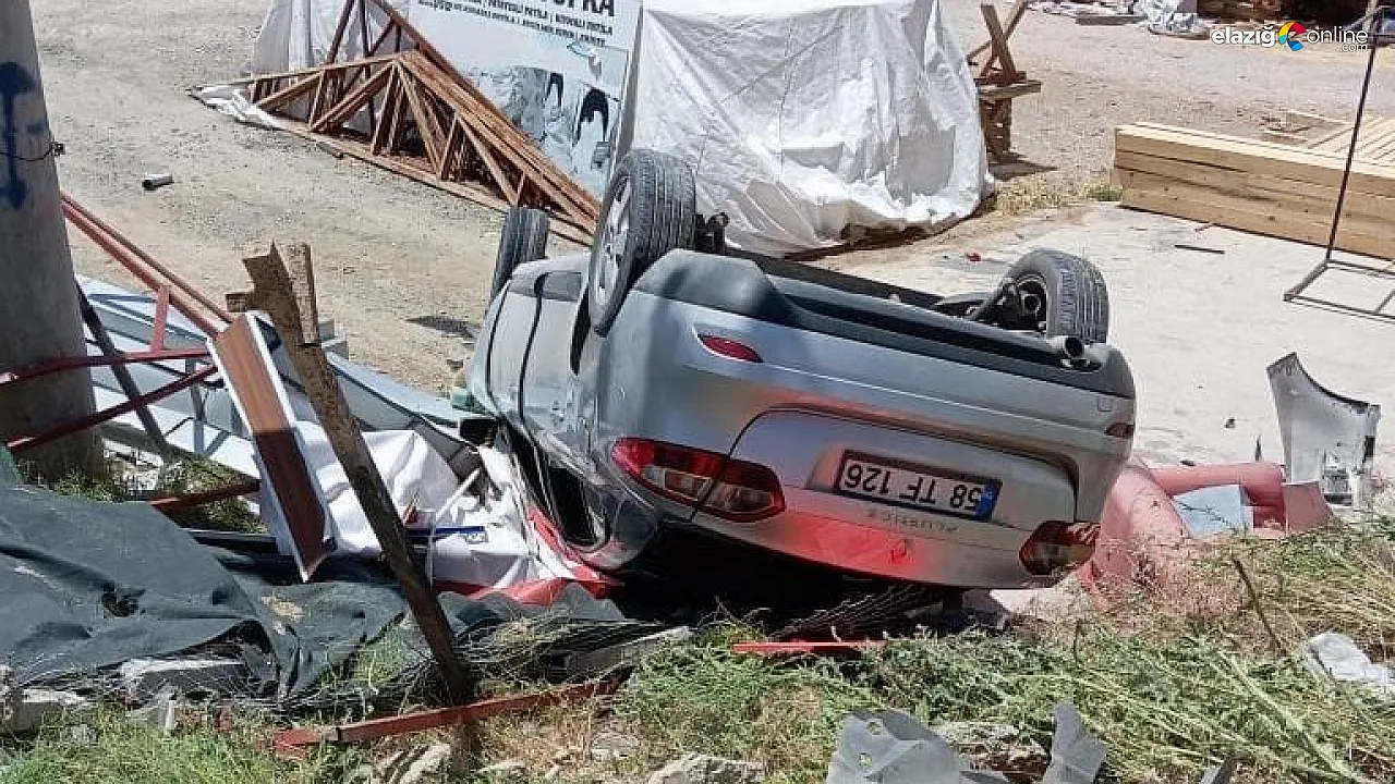 Elazığ'da Araç Şarampole Devrildi, 2 Kişi Yaralandı!