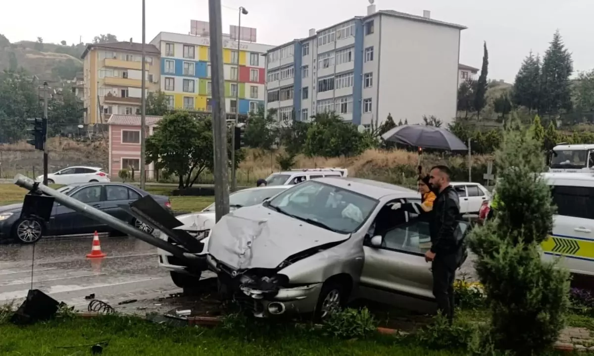 Karabük'te Kaza: 3 Kişi Yaralandı.