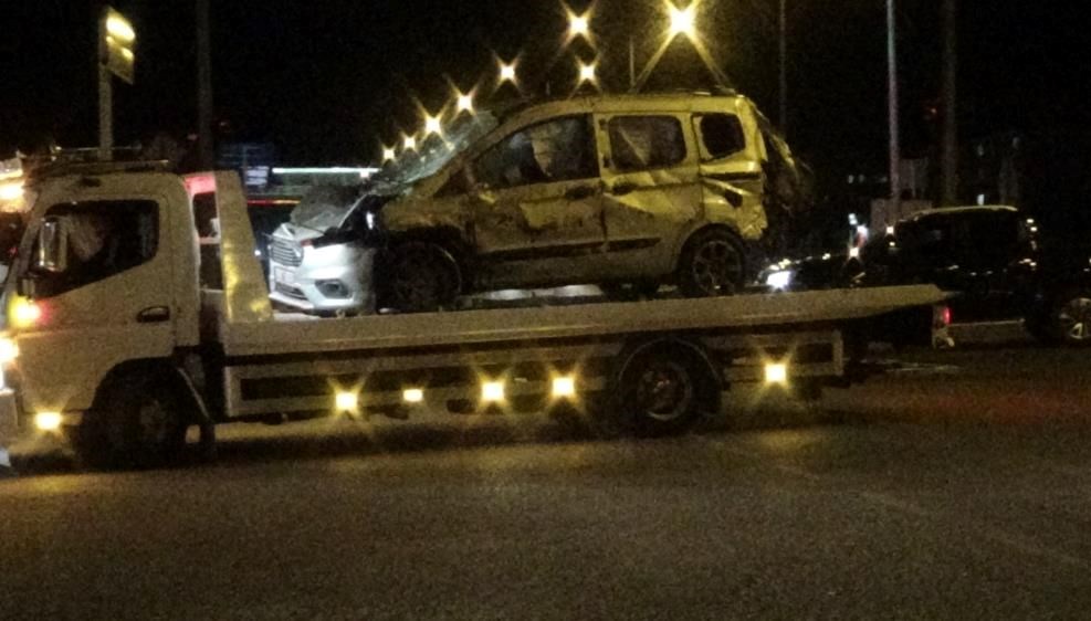 Kars'ta dört aracın karıştığı trafik kazasında dört kişi yaralandı.