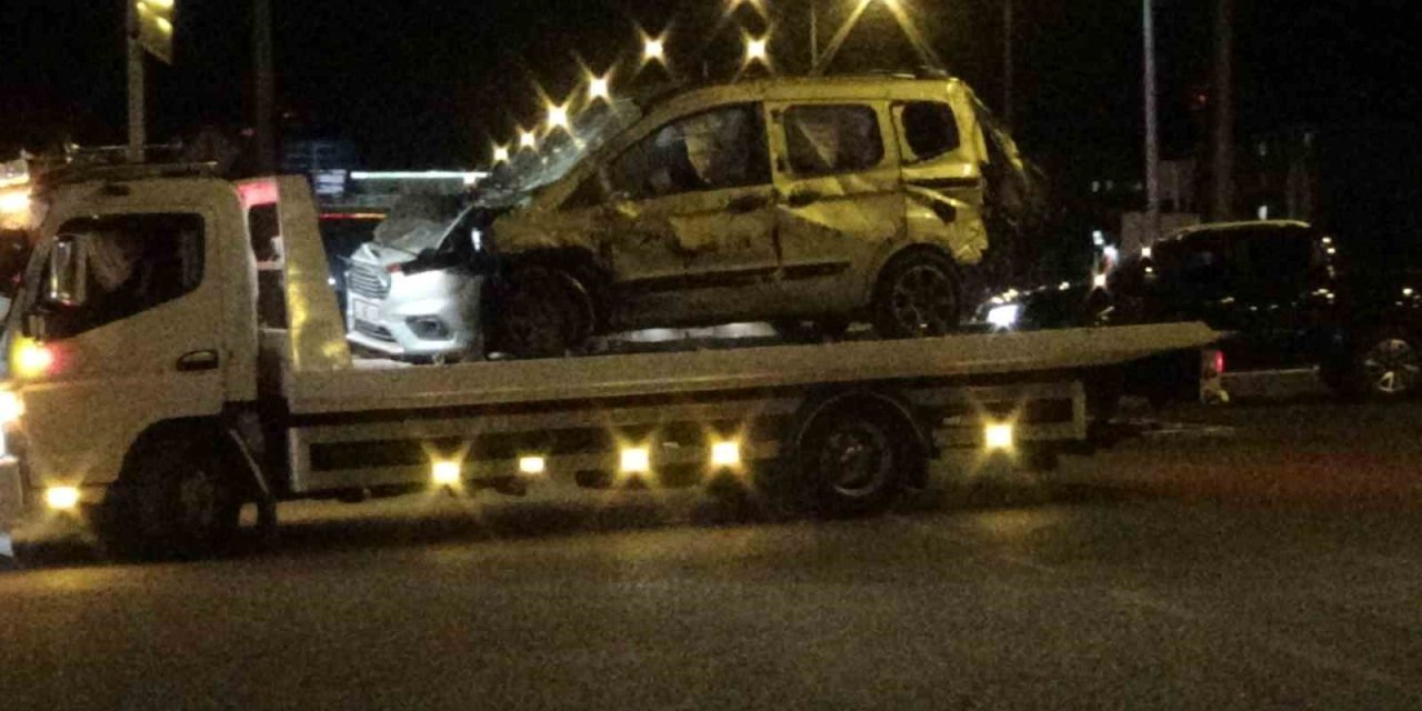 Kars'ta zincirleme trafik kazası: 4 kişi yaralandı.