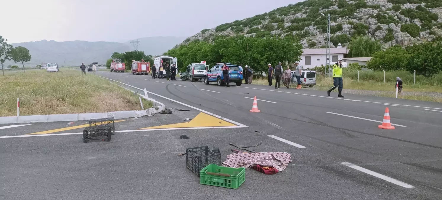 Korkuteli'de Trafik Kazası: Bir Kişi Hayatını Kaybetti, Üç Kişi Yaralandı.