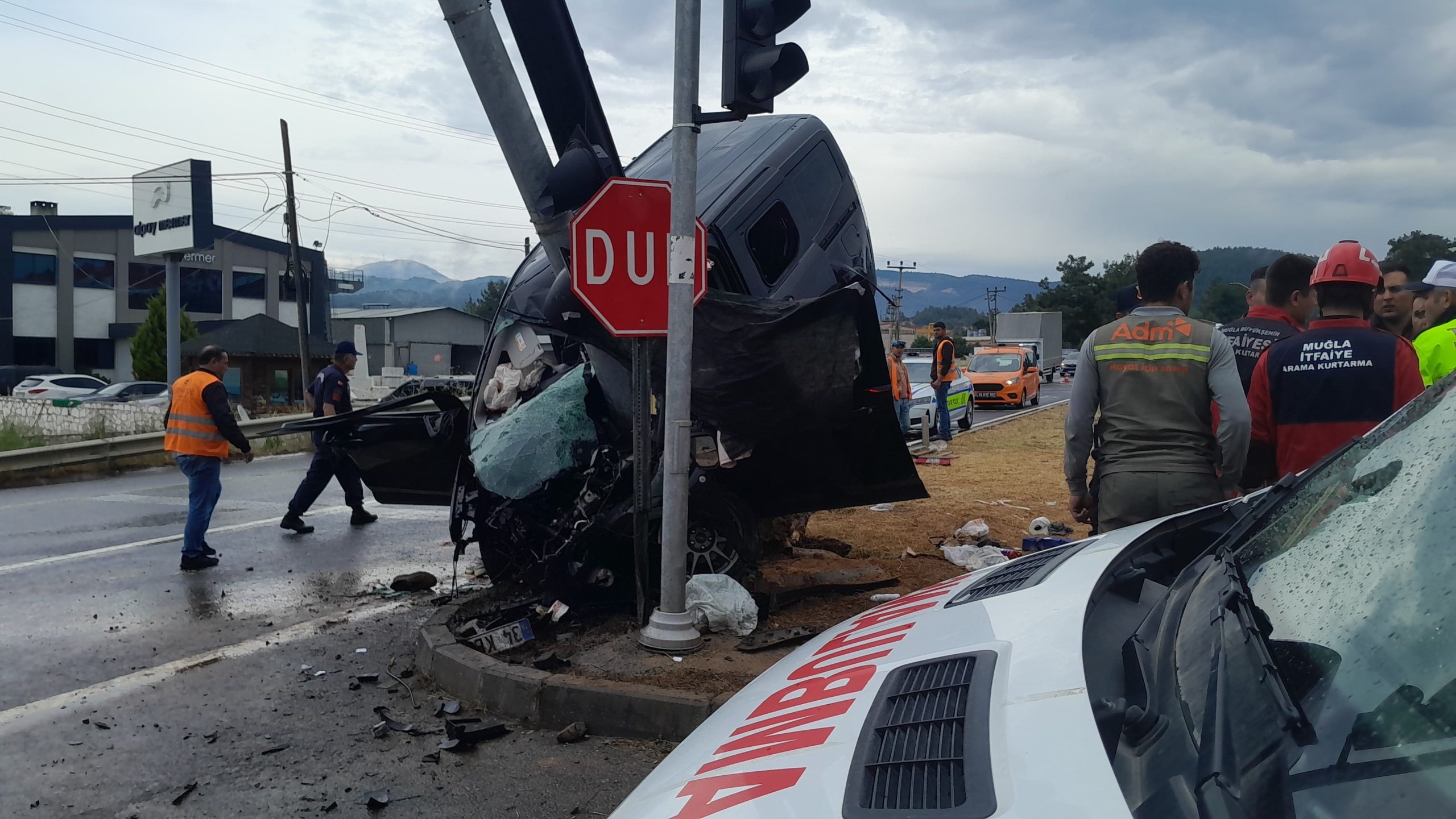 Muğla'da trafik kazası: Bir ölü ve üç yaralı var.